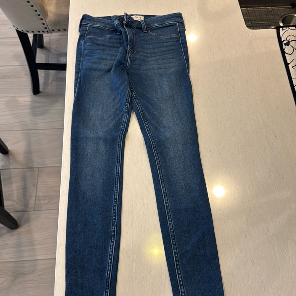 Abercrombie skinny jeans. Size 2 never worn.